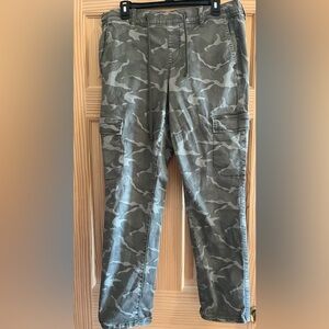 Torrid Women’s Army Green Camo‎ Pants Size 0R